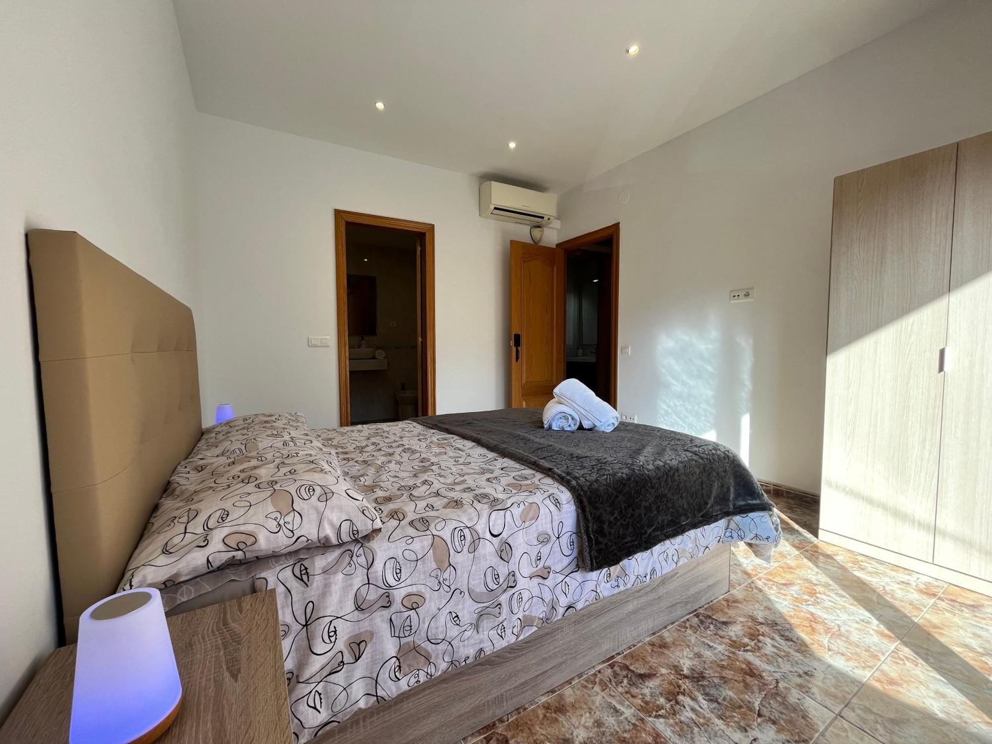 Amplio Apartamento, 5 Camas Sant Esteve Sesrovires Buitenkant foto