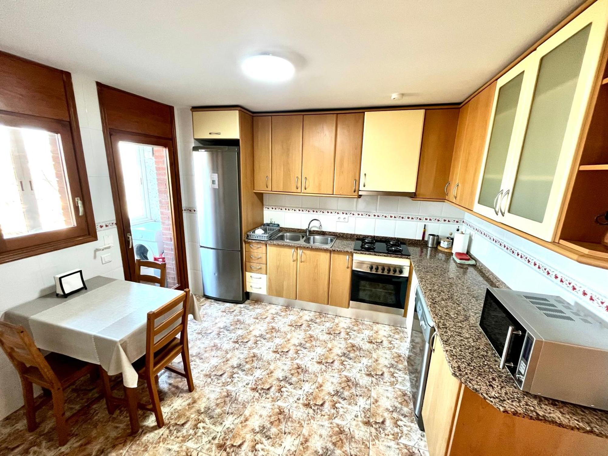 Amplio Apartamento, 5 Camas Sant Esteve Sesrovires Buitenkant foto